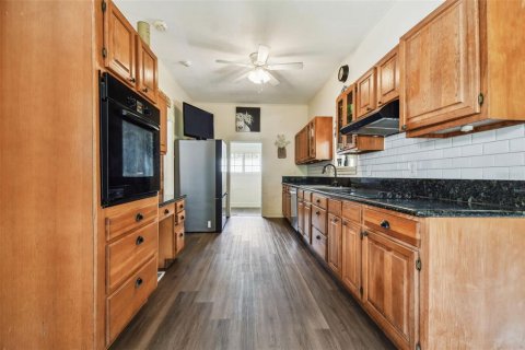 Villa ou maison à vendre à Plant City, Floride: 4 chambres, 329.62 m2 № 1565956 - photo 5