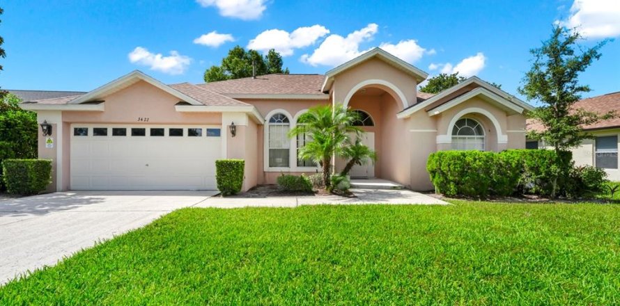 House in Clermont, Florida 5 bedrooms, 215.9 sq.m. № 1819529