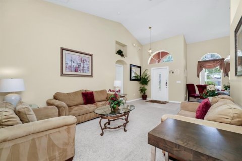 House in Clermont, Florida 5 bedrooms, 215.9 sq.m. № 1819529 - photo 11