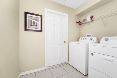 House in Clermont, Florida 5 bedrooms, 215.9 sq.m. № 1819529 - photo 25