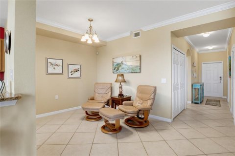 Condo in Bradenton, Florida, 2 bedrooms № 2200393 - photo 11