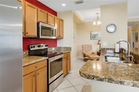 Condo in Bradenton, Florida, 2 bedrooms № 2200393 - photo 9