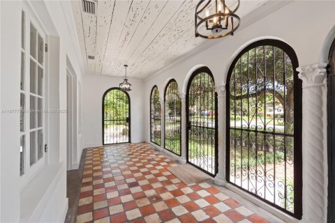 Casa en venta en Coral Gables, Florida, 3 dormitorios, 265.24 m2 № 1941601 - foto 9