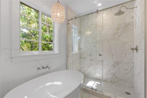 Casa en venta en Coral Gables, Florida, 3 dormitorios, 265.24 m2 № 1941601 - foto 28