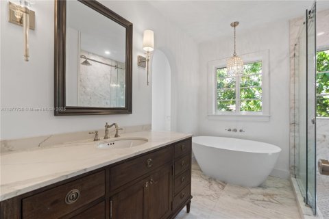 Casa en venta en Coral Gables, Florida, 3 dormitorios, 265.24 m2 № 1941601 - foto 26