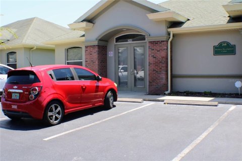Propiedad comercial en alquiler en Lutz, Florida, 289.11 m2 № 1826367 - foto 2