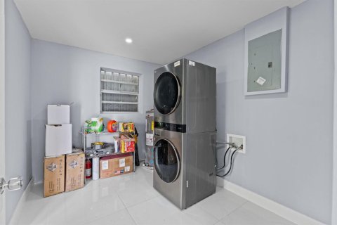Casa en venta en Fort Lauderdale, Florida, 4 dormitorios, 130.99 m2 № 2249299 - foto 23