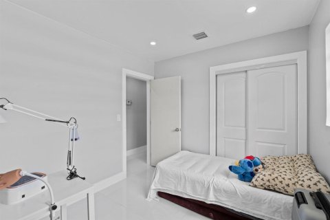Casa en venta en Fort Lauderdale, Florida, 4 dormitorios, 130.99 m2 № 2249299 - foto 20