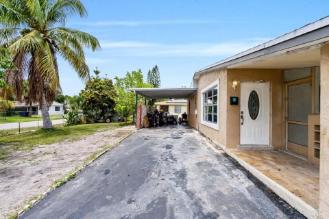 Casa en venta en Fort Lauderdale, Florida, 4 dormitorios, 130.99 m2 № 2249299 - foto 4