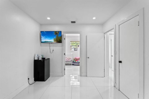 Casa en venta en Fort Lauderdale, Florida, 4 dormitorios, 130.99 m2 № 2249299 - foto 14