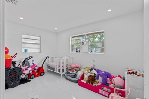 Casa en venta en Fort Lauderdale, Florida, 4 dormitorios, 130.99 m2 № 2249299 - foto 16
