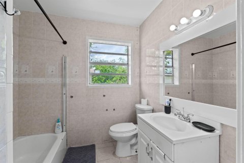 Casa en venta en Fort Lauderdale, Florida, 4 dormitorios, 130.99 m2 № 2249299 - foto 18