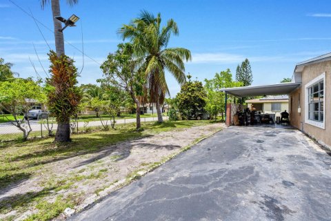 Casa en venta en Fort Lauderdale, Florida, 4 dormitorios, 130.99 m2 № 2249299 - foto 30