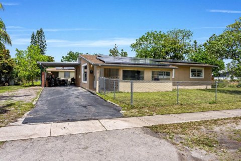 Casa en venta en Fort Lauderdale, Florida, 4 dormitorios, 130.99 m2 № 2249299 - foto 3