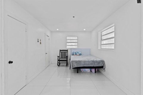 Casa en venta en Fort Lauderdale, Florida, 4 dormitorios, 130.99 m2 № 2249299 - foto 13