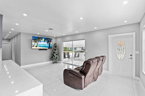 Casa en venta en Fort Lauderdale, Florida, 4 dormitorios, 130.99 m2 № 2249299 - foto 5