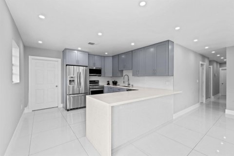 Casa en venta en Fort Lauderdale, Florida, 4 dormitorios, 130.99 m2 № 2249299 - foto 10