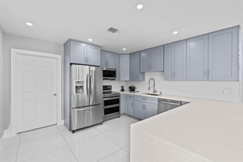 Casa en venta en Fort Lauderdale, Florida, 4 dormitorios, 130.99 m2 № 2249299 - foto 11