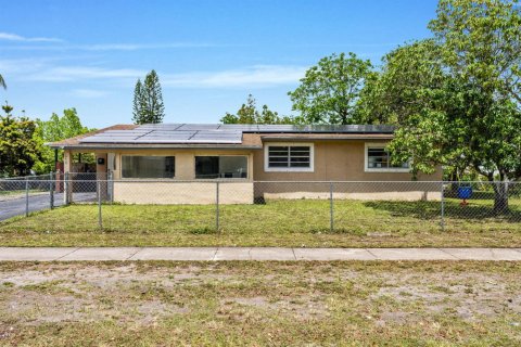 Casa en Fort Lauderdale, Florida 4 dormitorios, 130.99 m2 № 2249299
