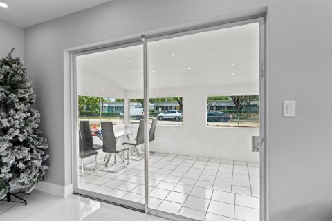 Casa en venta en Fort Lauderdale, Florida, 4 dormitorios, 130.99 m2 № 2249299 - foto 24