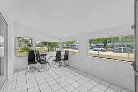 Casa en venta en Fort Lauderdale, Florida, 4 dormitorios, 130.99 m2 № 2249299 - foto 26
