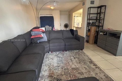 Copropriété à vendre à Lauderhill, Floride: 1 chambre, 74.32 m2 № 2090763 - photo 2
