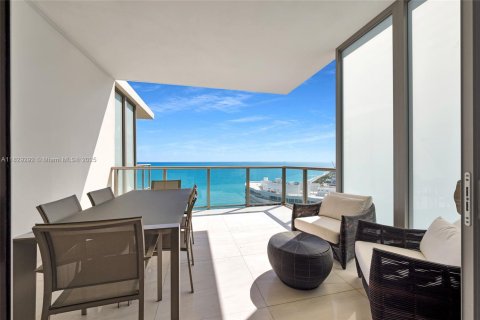 Condo in Bal Harbour, Florida, 2 bedrooms  № 1808961 - photo 1