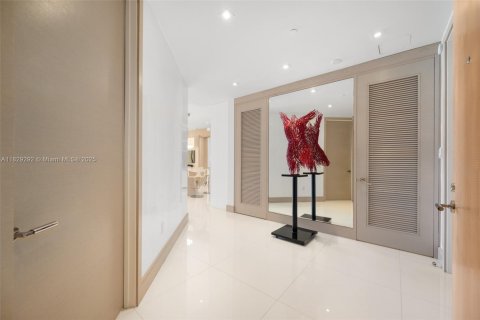 Condo in Bal Harbour, Florida, 2 bedrooms  № 1808961 - photo 16