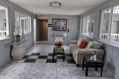 Condo in Hallandale Beach, Florida, 1 bedroom  № 2178844 - photo 10