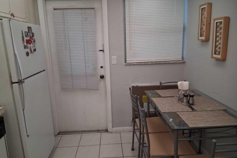 Condo in Hallandale Beach, Florida, 1 bedroom  № 2178844 - photo 20