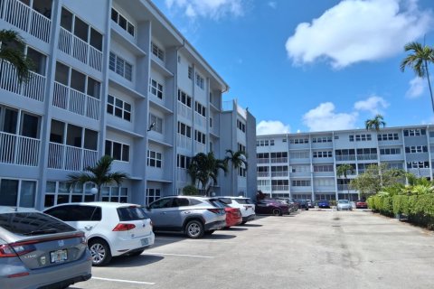 Condo in Hallandale Beach, Florida, 1 bedroom  № 2178844 - photo 6