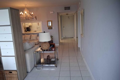 Condo in Hallandale Beach, Florida, 1 bedroom  № 2178844 - photo 15