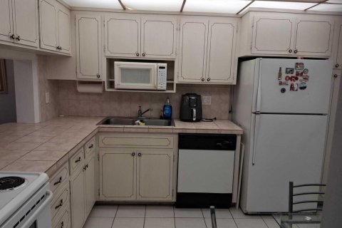 Condo in Hallandale Beach, Florida, 1 bedroom  № 2178844 - photo 22