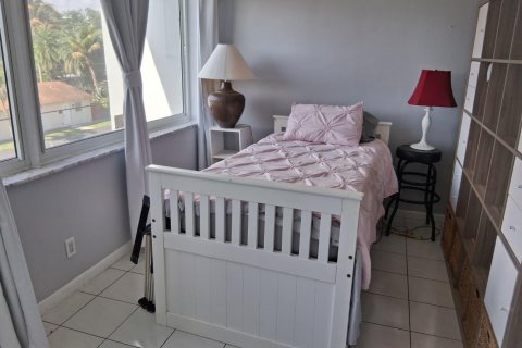 Condo in Hallandale Beach, Florida, 1 bedroom  № 2178844 - photo 4