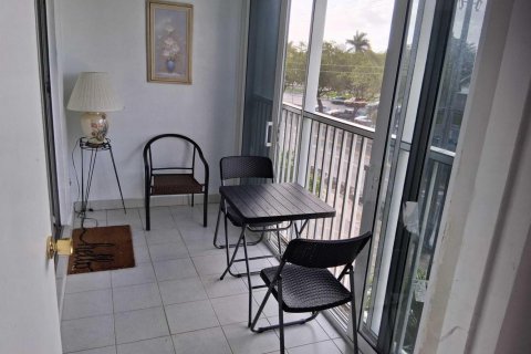 Condo in Hallandale Beach, Florida, 1 bedroom  № 2178844 - photo 16