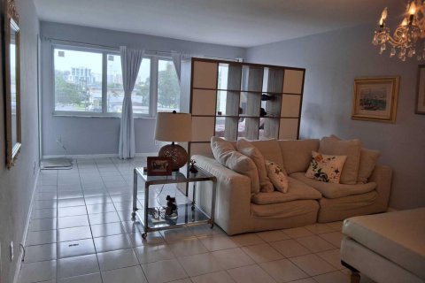Condo in Hallandale Beach, Florida, 1 bedroom  № 2178844 - photo 14