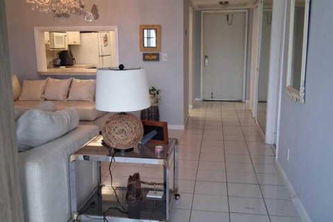 Condo in Hallandale Beach, Florida, 1 bedroom  № 2178844 - photo 17