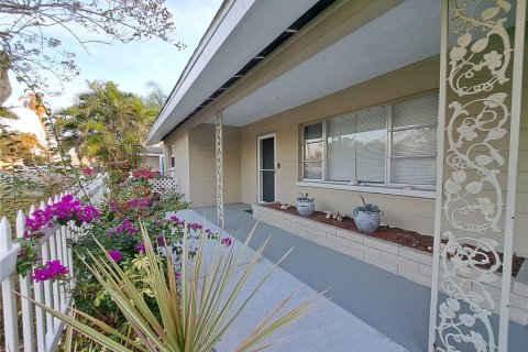 Villa ou maison à vendre à Bradenton, Floride: 4 chambres, 176.89 m2 № 2092678 - photo 2