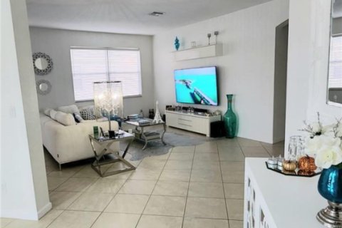 Casa en venta en Port St. Lucie, Florida, 3 dormitorios, 179.02 m2 № 2189186 - foto 6