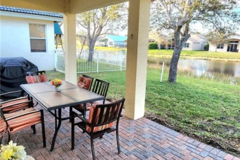 Casa en venta en Port St. Lucie, Florida, 3 dormitorios, 179.02 m2 № 2189186 - foto 3