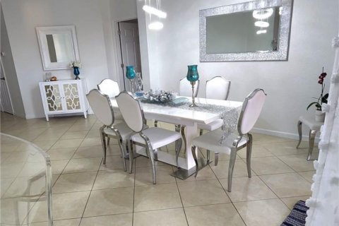 Casa en venta en Port St. Lucie, Florida, 3 dormitorios, 179.02 m2 № 2189186 - foto 7