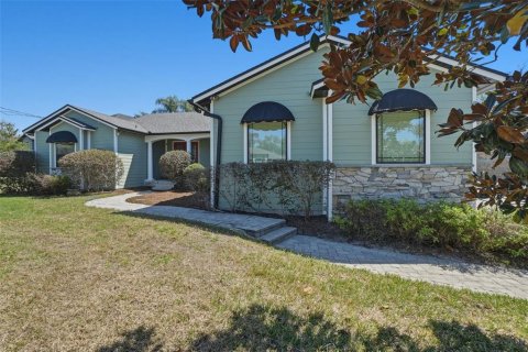 House in Chuluota, Florida 3 bedrooms, 167.04 sq.m. № 2199034 - photo 4