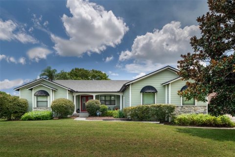 House in Chuluota, Florida 3 bedrooms, 167.04 sq.m. № 2199034 - photo 2