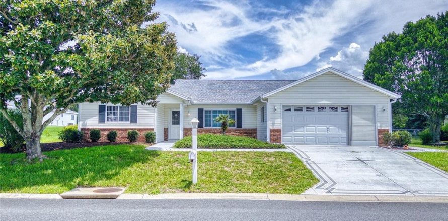 House in Summerfield, Florida 3 bedrooms, 163.51 sq.m. № 1732318