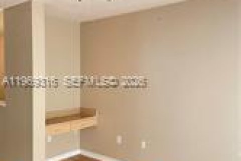 Condominio en venta en North Lauderdale, Florida, 1 dormitorio, 81.57 m2 № 2030183 - foto 5