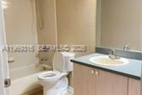 Condominio en venta en North Lauderdale, Florida, 1 dormitorio, 81.57 m2 № 2030183 - foto 6