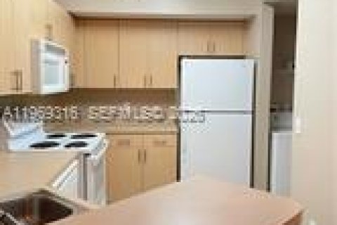 Condominio en venta en North Lauderdale, Florida, 1 dormitorio, 81.57 m2 № 2030183 - foto 3