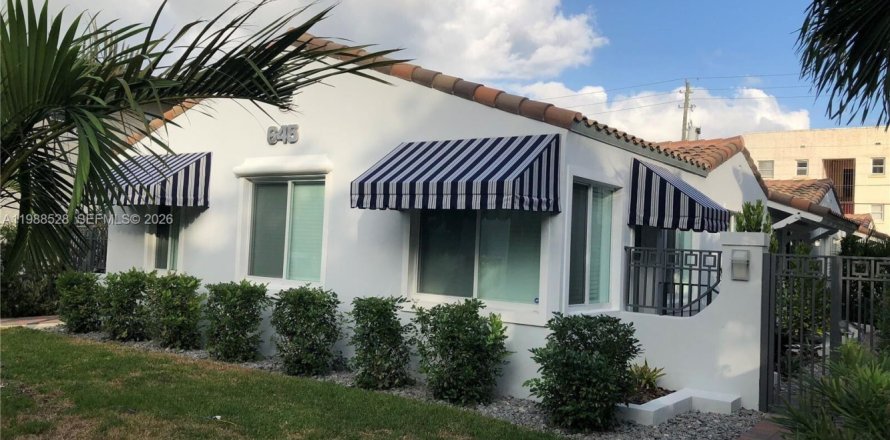 Коммерческая недвижимость в Майами-Бич, Флорида № 2050678