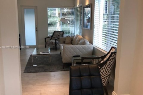 Купить коммерческую недвижимость в Майами-Бич, Флорида № 2050678 - фото 16