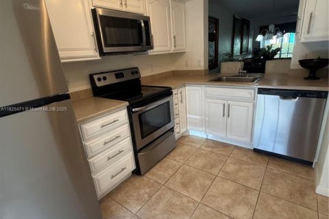 Copropriété à vendre à Deerfield Beach, Floride: 2 chambres, 102.19 m2 № 1960246 - photo 2